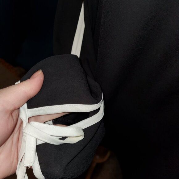 Black Open- Flutter sleeve sheer Top 2xl - Picture 2 of 5